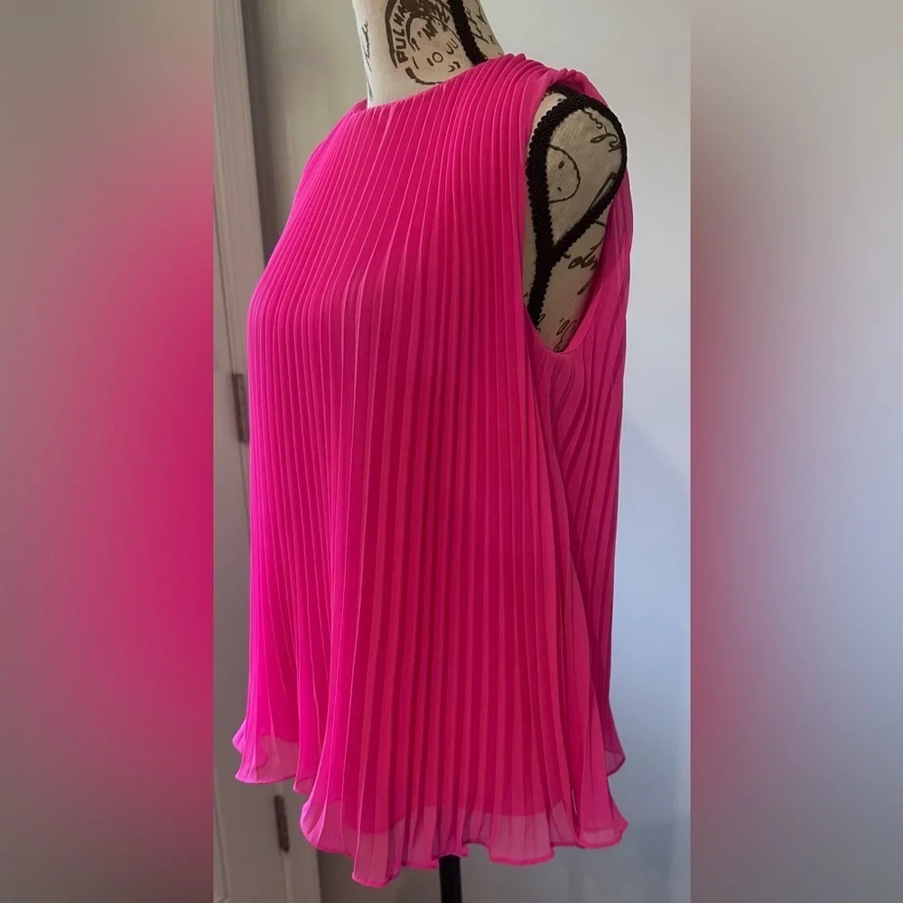 🌷🌷 Women’s Pink Sleeveless Pleated Georgette Blouse - NWT - Size XS🌷🌷